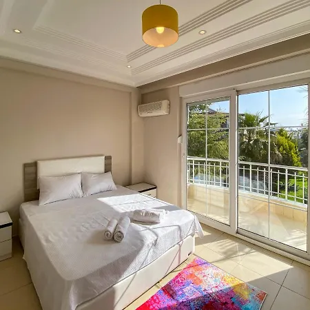 Musari No 3 With Private Pool And Garden