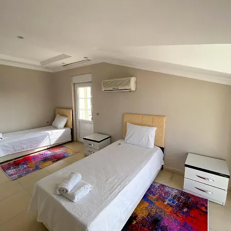 빌라 Musari No 3 With Private Pool And Garden 베렉