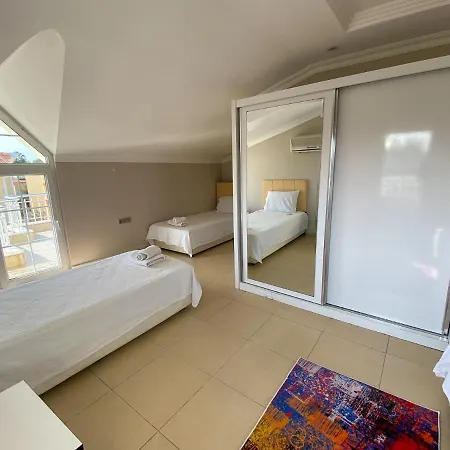 Musari No 3 With Private Pool And Garden